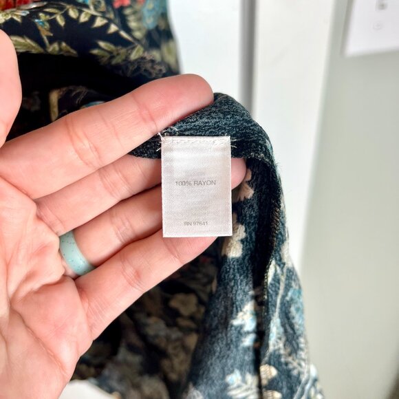 J. Jill Moody Floral Dark Florals Button-Up 100% Rayon Long Tunic Blouse Sz M - Picture 3 of 4